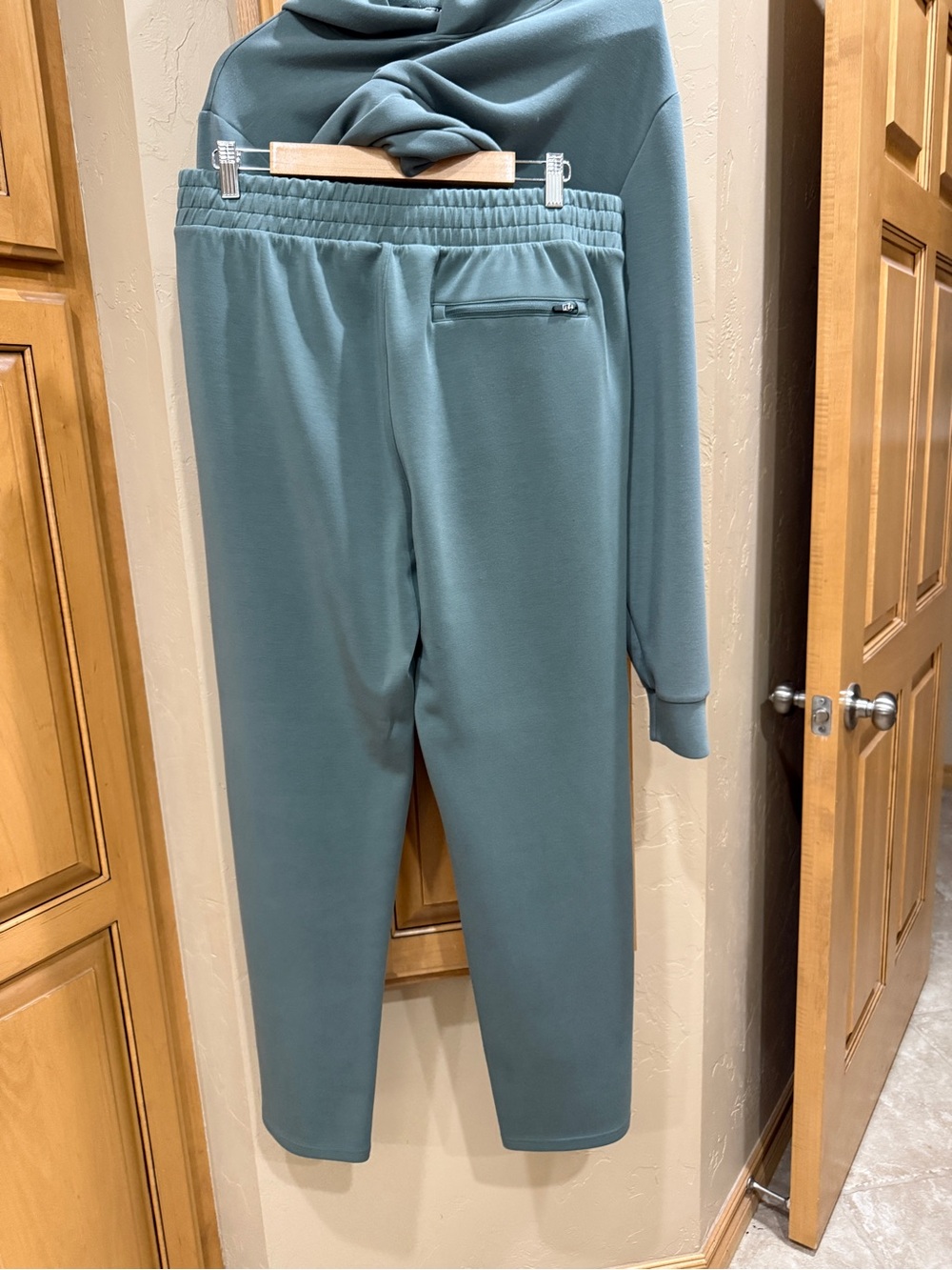 Men's Relaxed Hooded Athletic Set in Olive Green - Picture 7 of 10